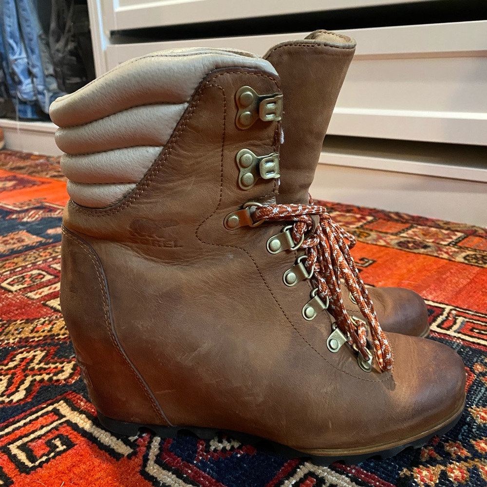 Sorel wedge boots. Size 9.